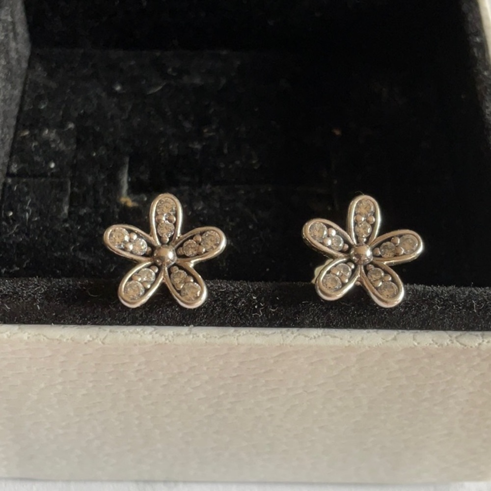 Pandora Daisy earrings